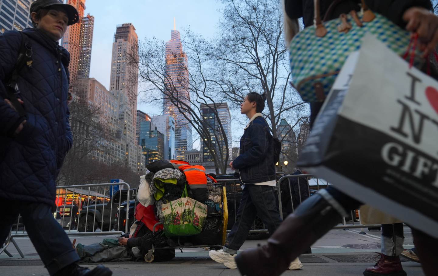 Homeless man lays beneath NYC skuline