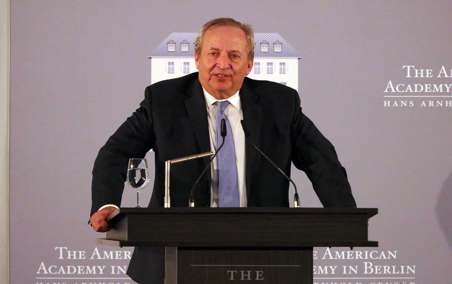 At the austerity pulpit: Former treasury secretary Larry Summers delivers the laudation for German Finance Minister Wolfgang Schäuble, the recipient of the 2017 Kissinger Prize, at the American Academy of Berlin.