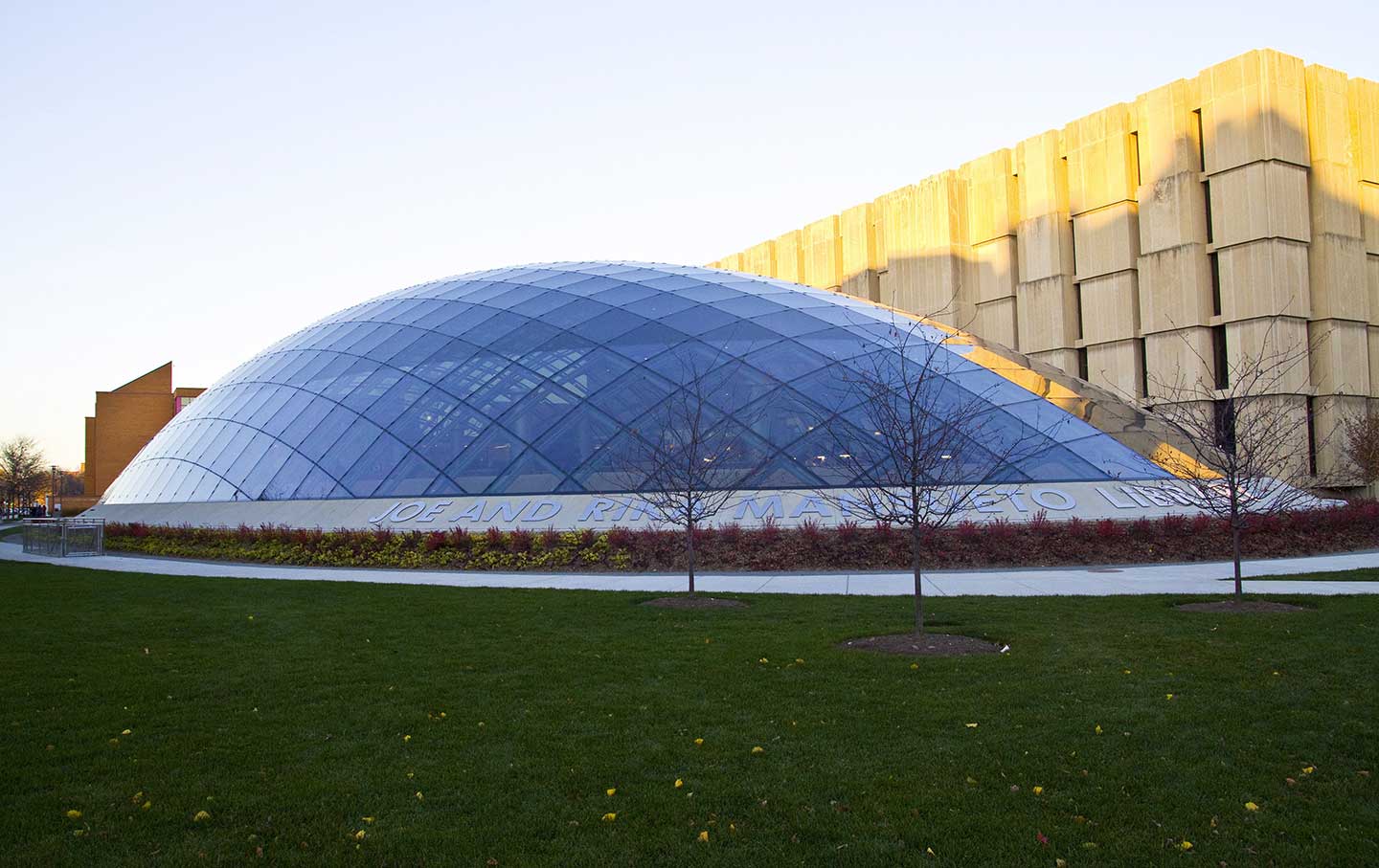 In UChicago’s Mansueto Library, the bookstacks are all underground and unbrowsable.